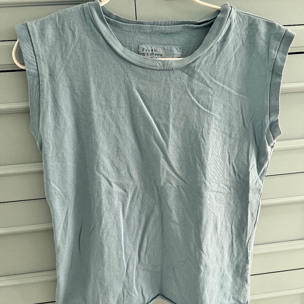 Frank & Eileen Style Lab Light Blue Muscle Shirt Size Small
